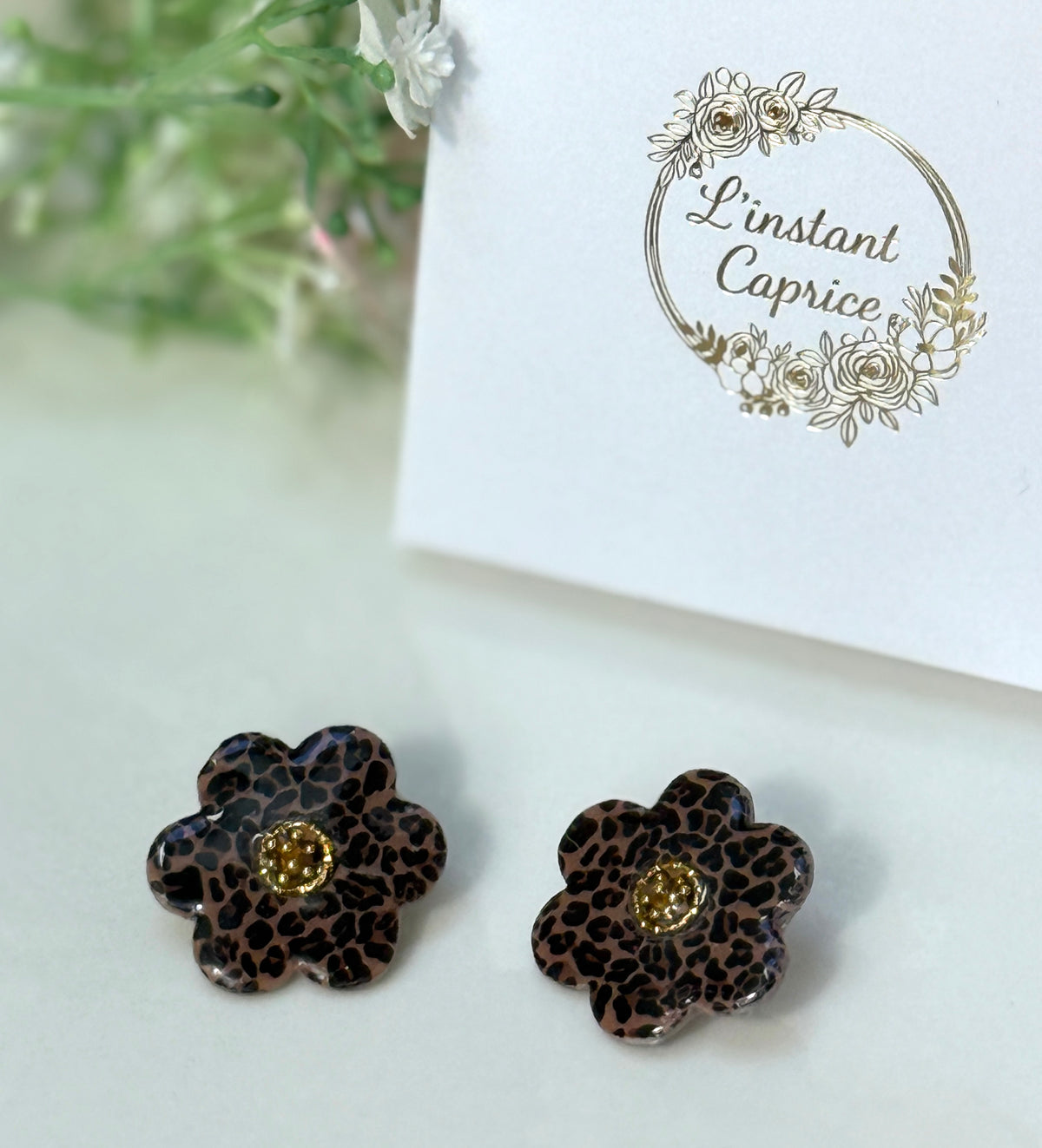 Puce d'oreille fleur